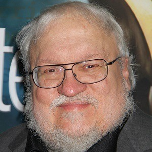 découvrez la biographie de george r.r. martin, l'auteur exceptionnel connu pour sa saga épique 'le trône de fer'. explorez son parcours, ses inspirations littéraires, ses œuvres marquantes et l'impact qu'il a eu sur la culture populaire à travers ses romans et leurs adaptations télévisuelles.