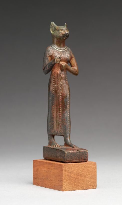 découvrez bastet, la déesse égyptienne protectrice de la maison, des femmes et des félins. explorez son rôle dans la mythologie égyptienne, ses symboles, et comment elle continue d'inspirer la culture moderne.