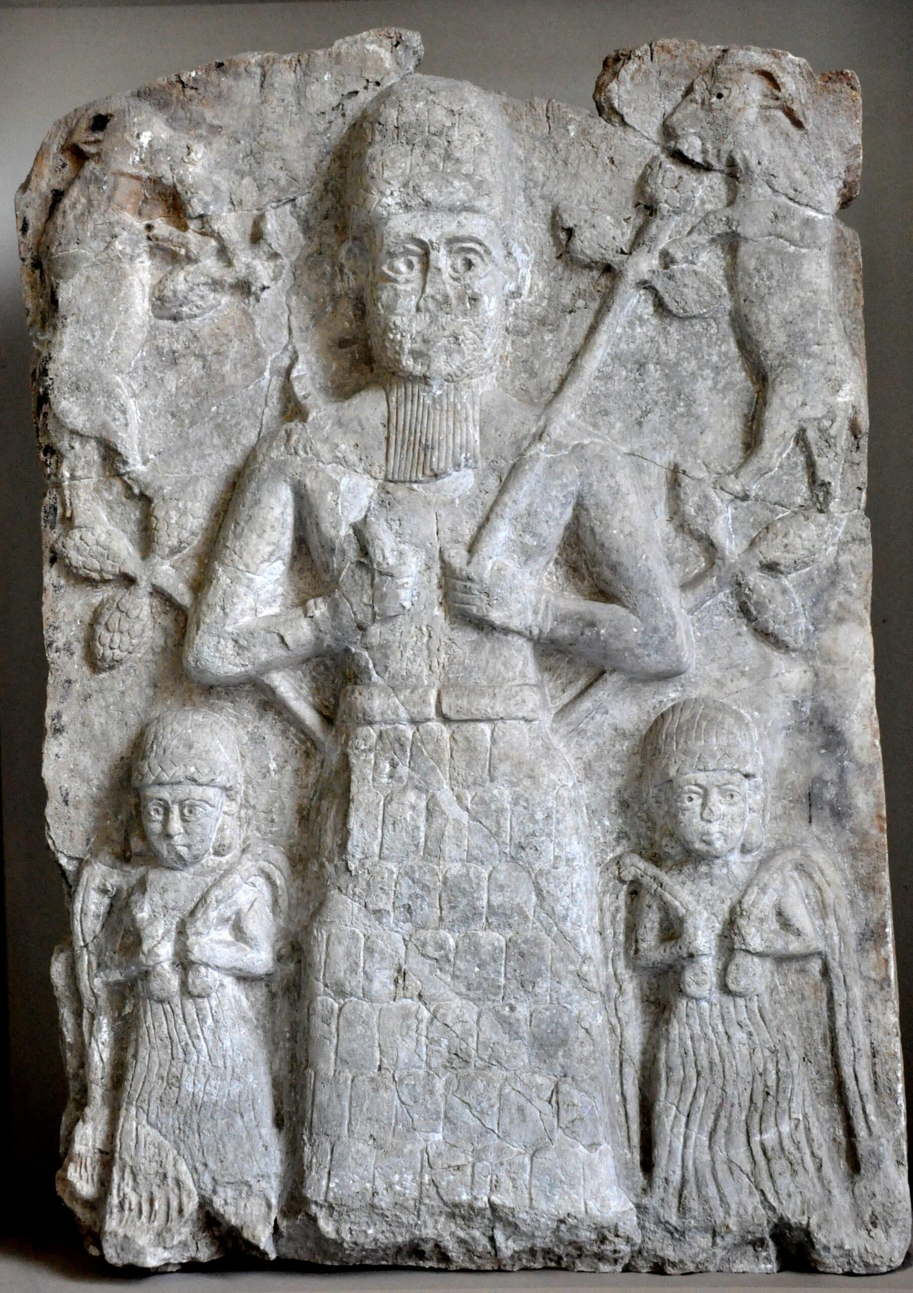 explorez l'épopée fascinante de gilgamesh et plongez dans la mythologie sumérienne. découvrez les récits légendaires de ce roi héroïque et les enseignements intemporels de l'une des plus anciennes civilisations du monde.