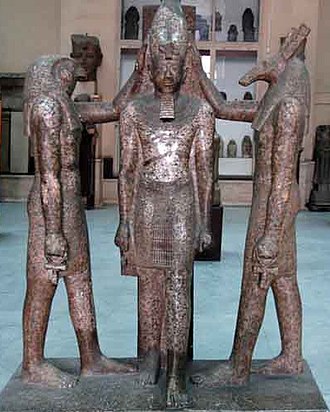 découvrez la fascinante biographie d'horus, le dieu égyptien de la lumière et du ciel, emblématique de la mythologie égyptienne. explorez son origine, son rôle symbolique et les légendes qui l'entourent, ainsi que son impact sur la culture et la religion de l'égypte ancienne.